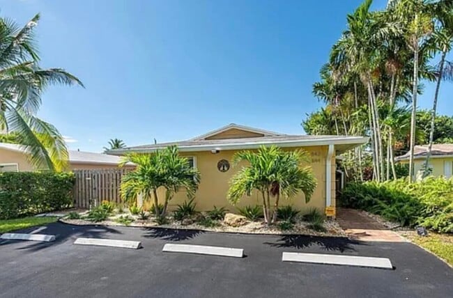 Primary Photo - 842 SW 12th Ct