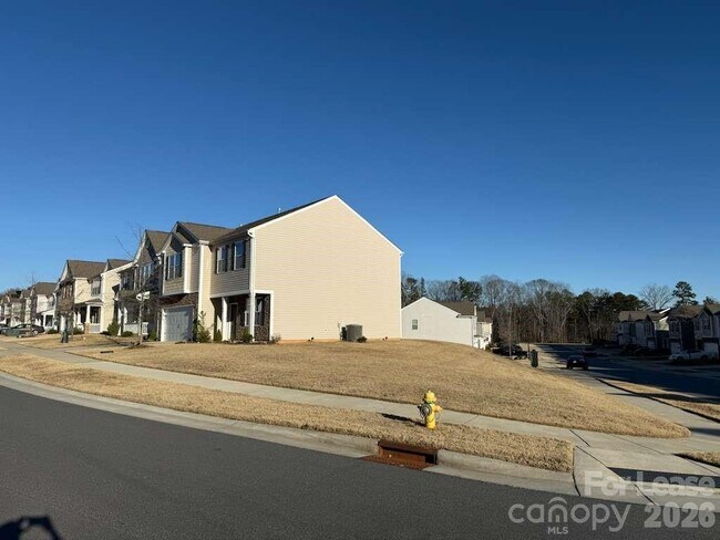 Building Photo - 106 Sierra Rd