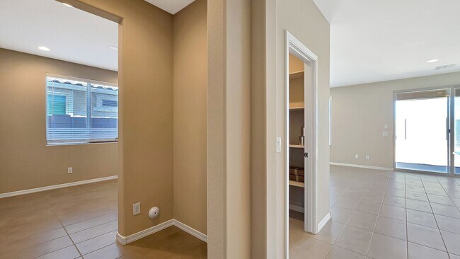 Building Photo - Brand new home!  Convenient to the 303 freeway!