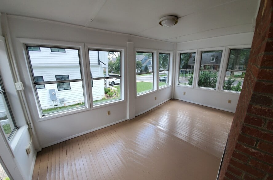 Porch - 1605 N Stafford St
