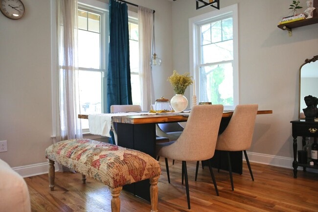 Building Photo - Gorgeous, Home in Rocketts Landing: Available NOW!