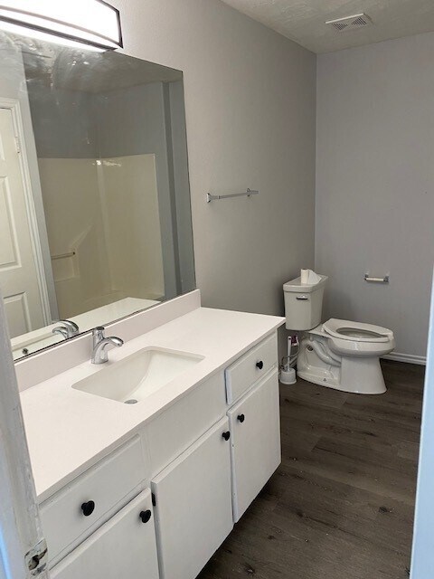 Building Photo - 309 S Avenue C