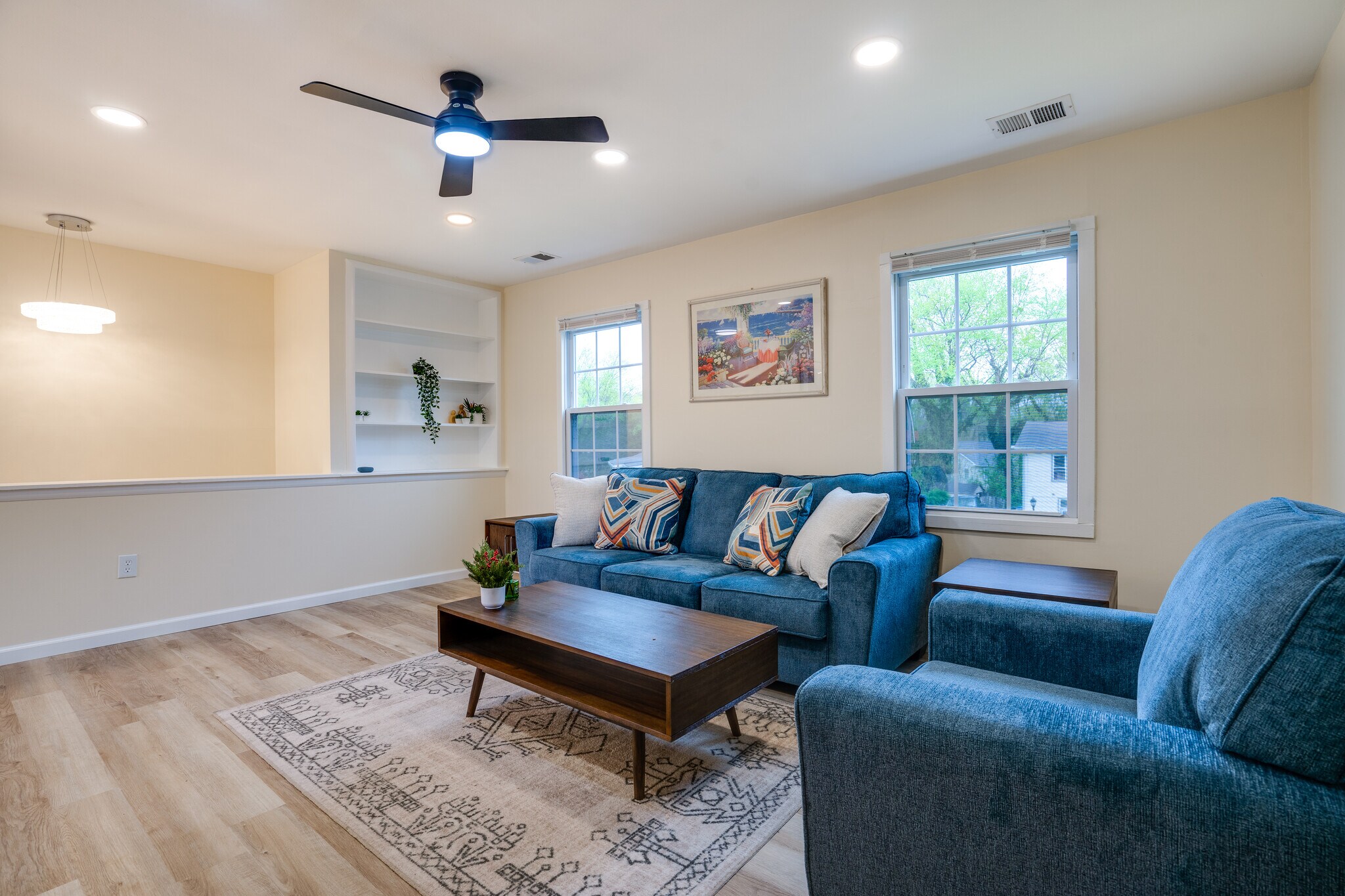 Building Photo - 14220 Fallbrook Ln