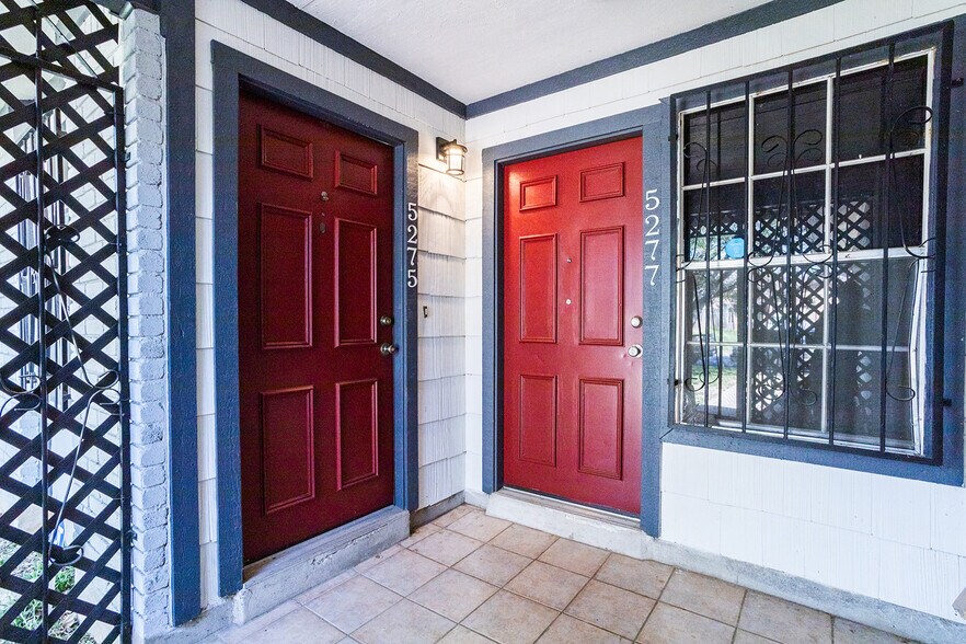 Front Door (Left) - 5275 Meadow Rise St