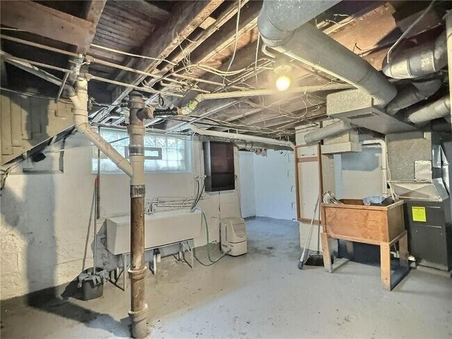 Building Photo - 350 Augustine St