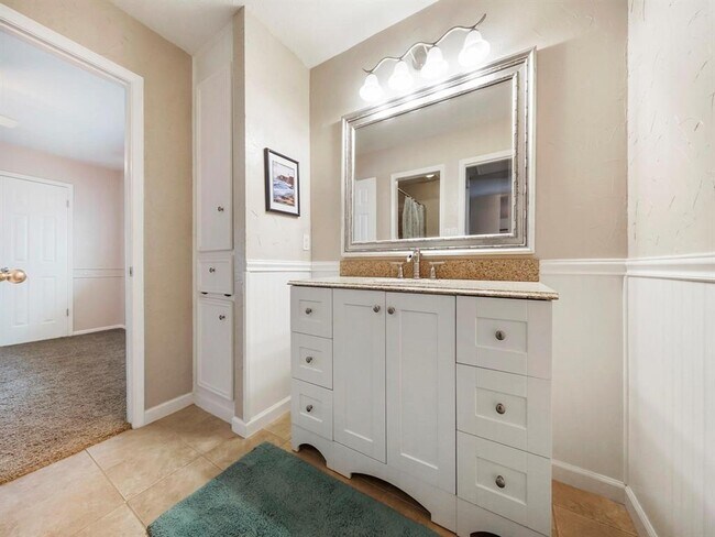 Building Photo - 22706 Garden Canyon Dr