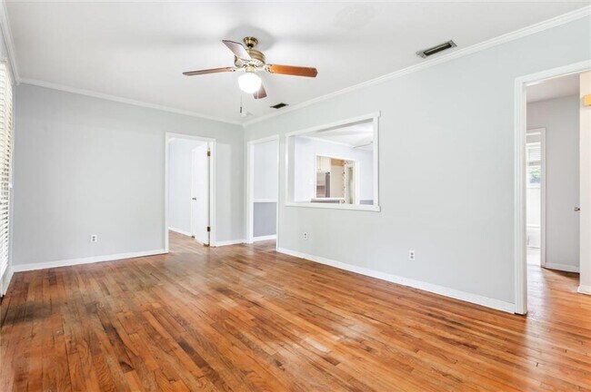 Building Photo - 315 Azalea Cir W