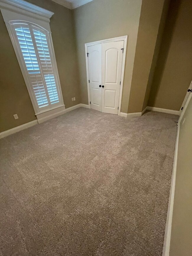 Building Photo - Gorgeous 4 Bedroom home in Twelve Oaks