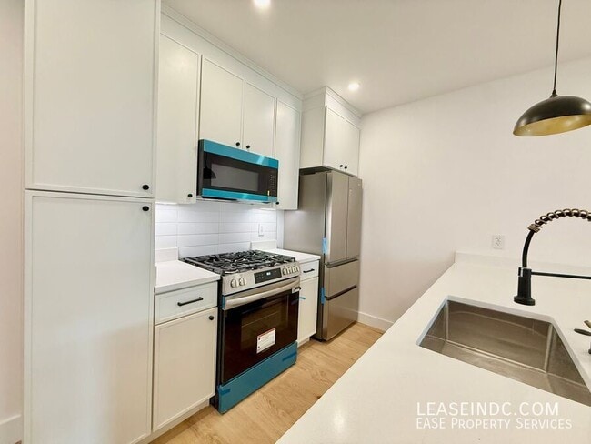 Building Photo - 1812 Independence Ave SE