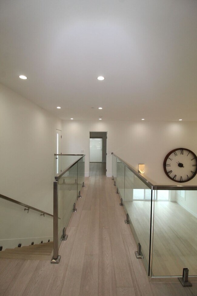 Building Photo - Oxnard Shores: Huge Rooftop Deck w/Ocean Views!