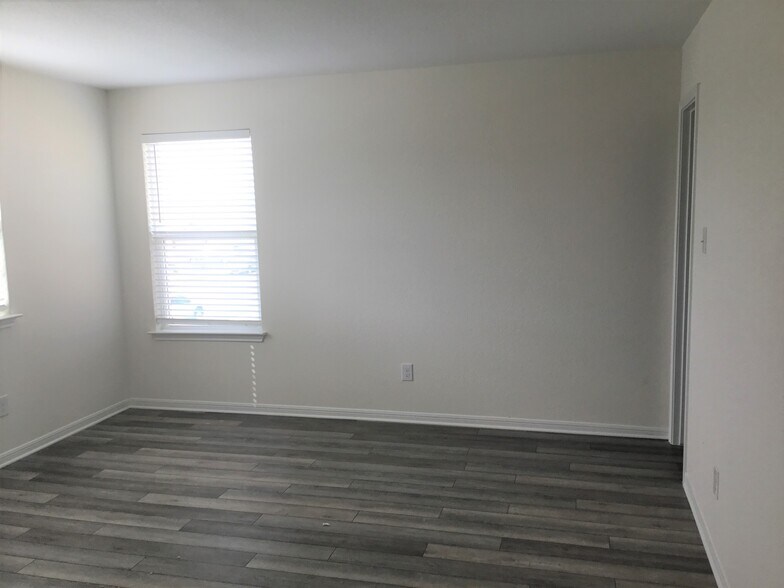 Building Photo - 1330 Treeta Trail