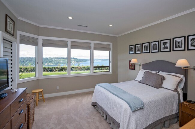 Building Photo - Sweeping waterfront views in this 2-Bedroo...