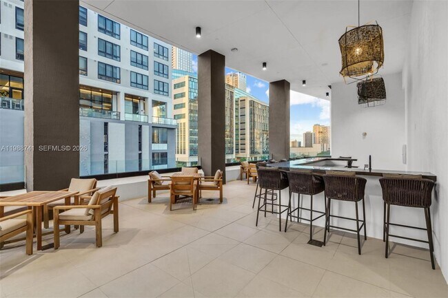 Building Photo - 225 N Miami Ave