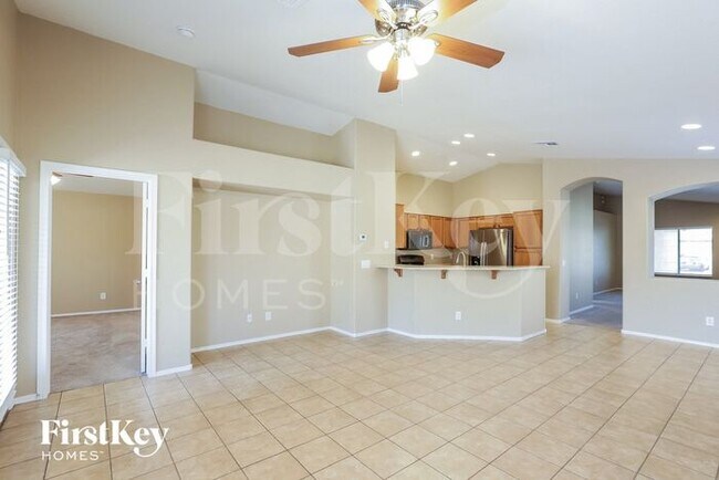 Building Photo - 10894 W Alvarado Rd