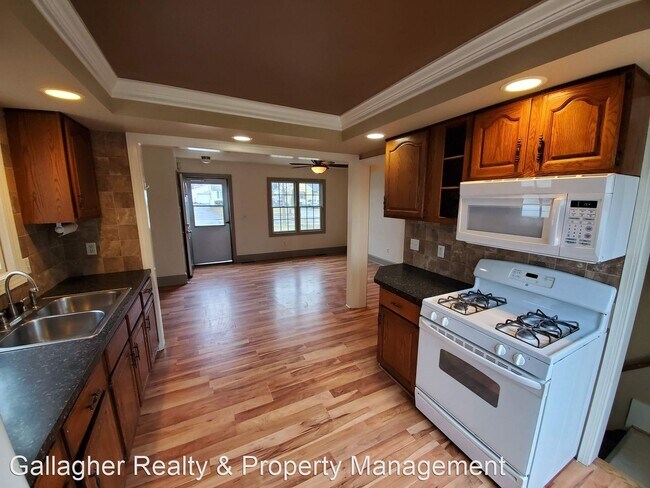 Building Photo - 2 br, 1 bath House - 36 English Rd