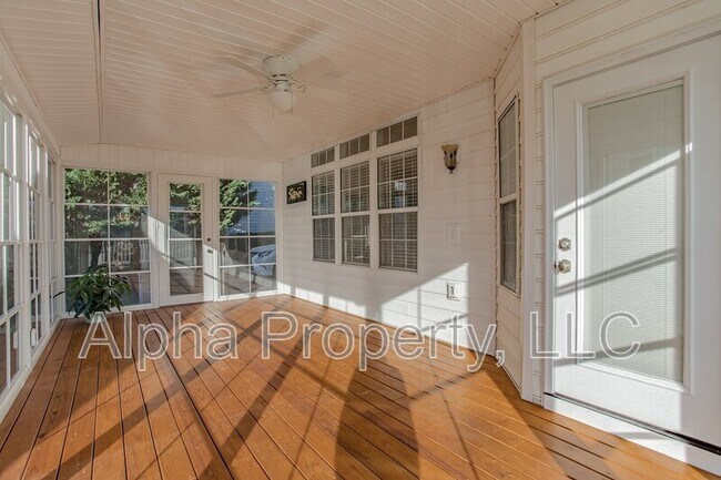 Building Photo - 120 Windsong Dr
