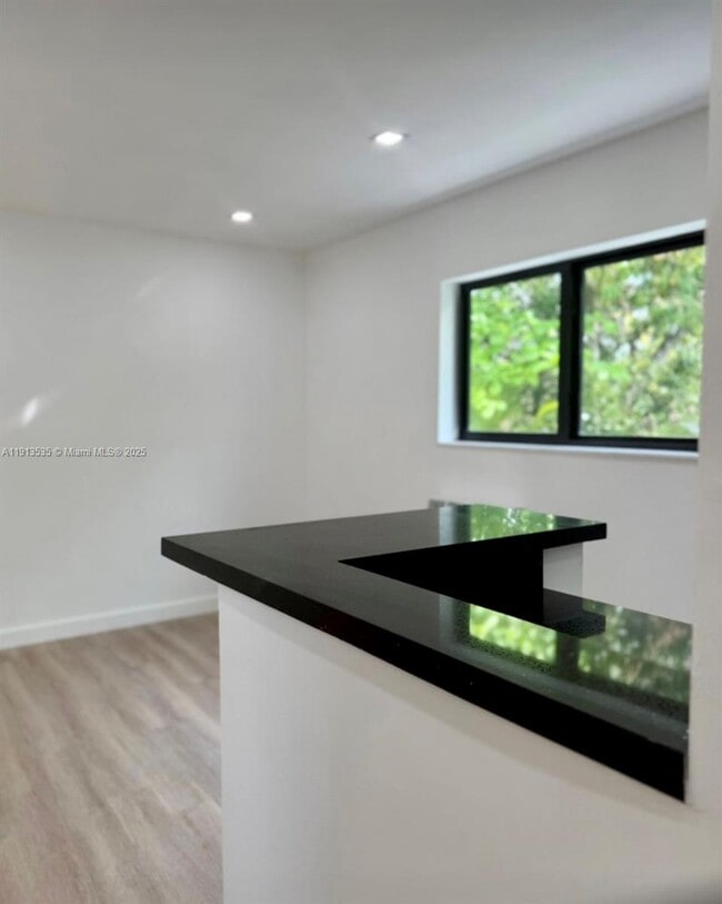 Building Photo - 7521 NE 2nd Ct