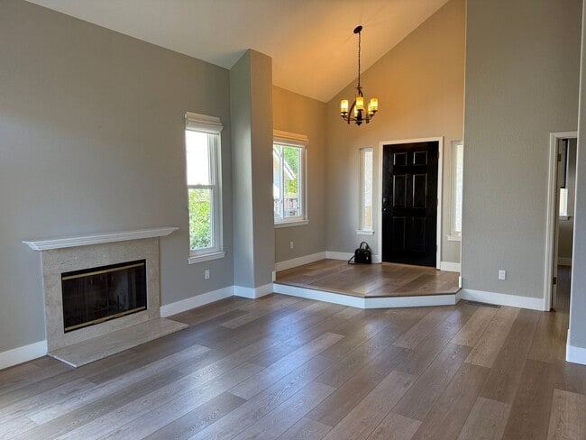 Building Photo - 413 Redrock Way
