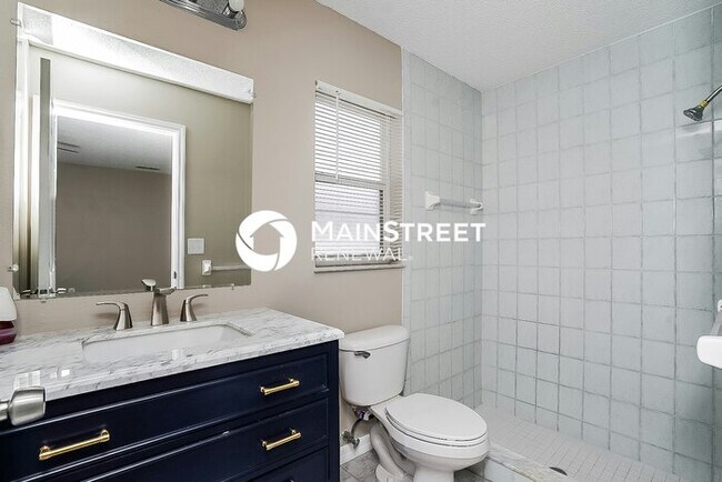 Building Photo - 4 Bedroom Pet-Friendly Home in Land O' Lak...