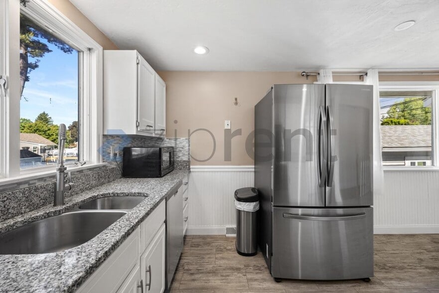Building Photo - Unit