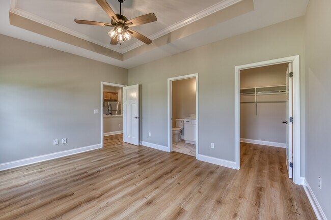 Building Photo - 319 Monroe Dr