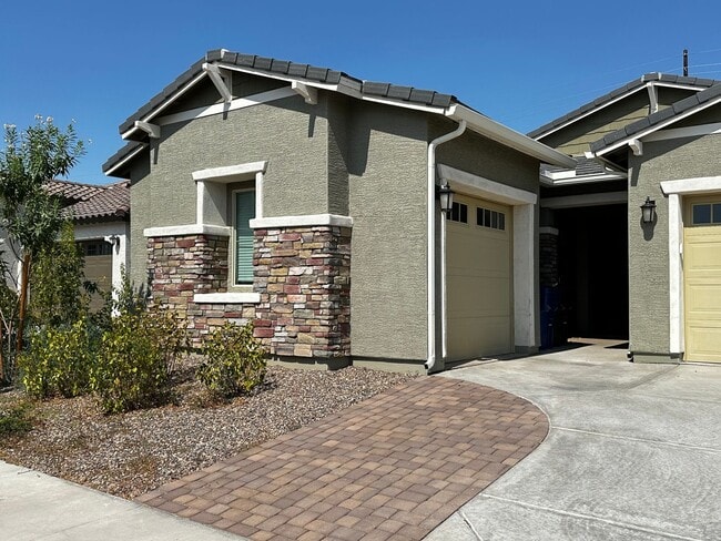 Building Photo - ALL UTILITIES INCLUDED CHANDLER CASITA W/ 1 CAR SEPERATE GARAGE ALMOST BRAND NEW