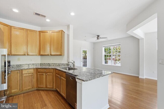 Building Photo - 6495 Tayack Pl