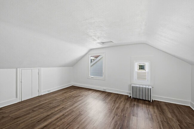 Building Photo - 1130 3rd St