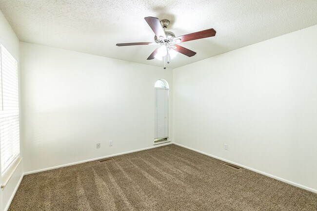 Building Photo - 1/2 Off 1st months rent