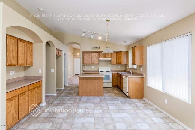 Building Photo - 12426 W Rancho Dr
