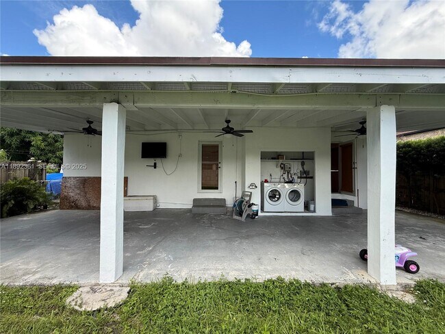 Building Photo - 3630 SW 14th St