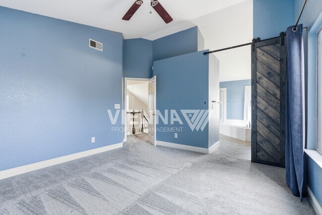 Building Photo - 2212 Thurton Dr