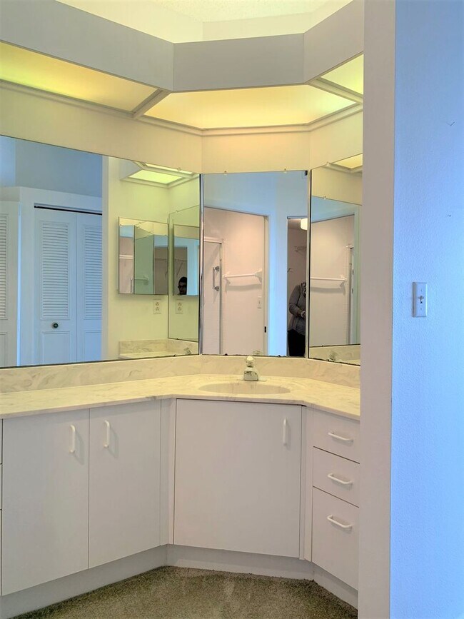 Building Photo - Condo - Coral Pointe At Harbourside with Water Views