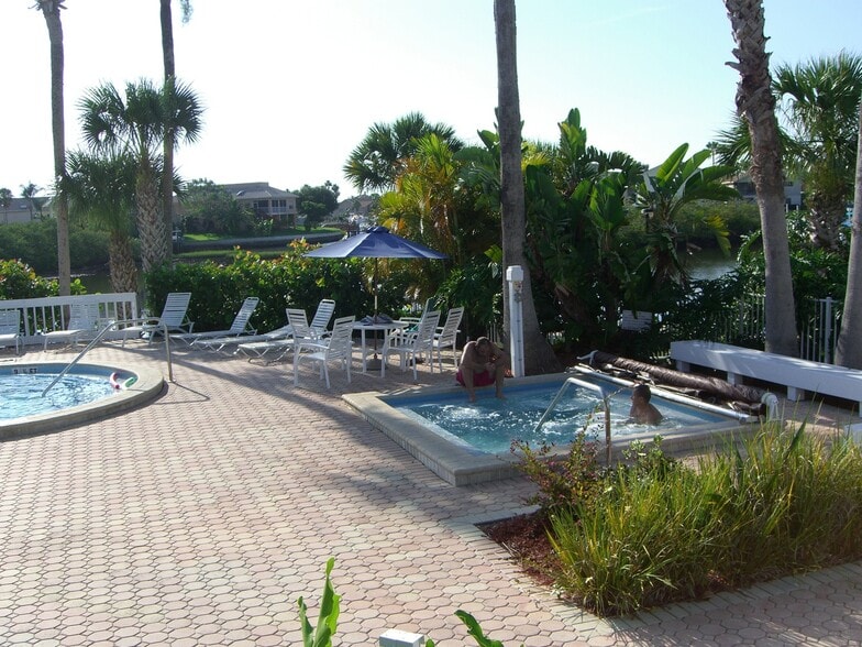 Clubhouse pool - 5537 Sea Forest Dr