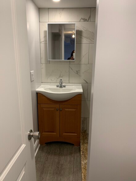 Building Photo - 8109 S Dorchester Ave