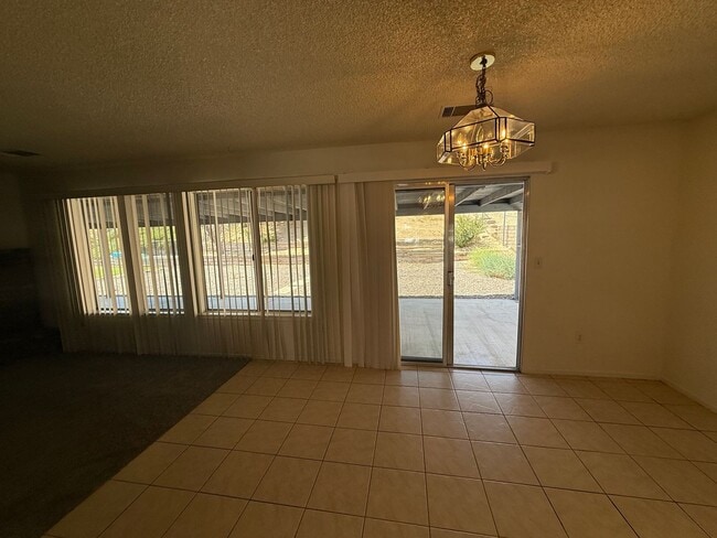 Building Photo - Silverlake's Home- 3 Bedrooms, 2 Bathrooms...