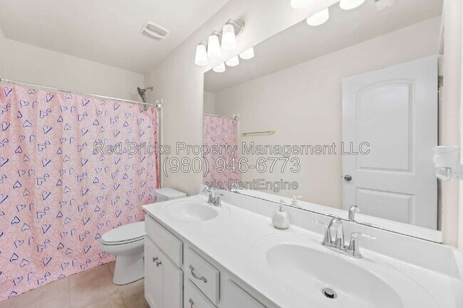Building Photo - 923 Wood Apple Ln