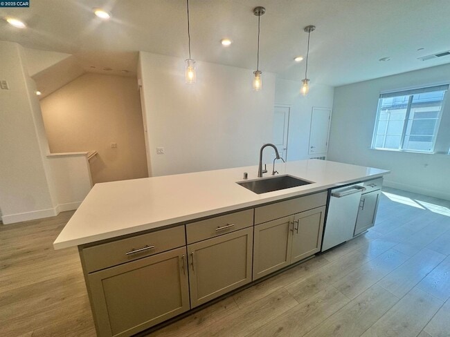 Building Photo - 725 Delve Ct