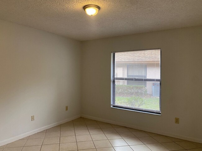 Building Photo - Winter Garden 2 Bedroom 2 Bath home