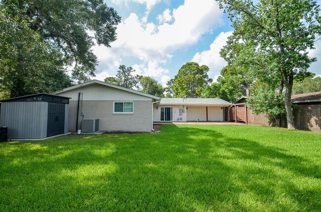 Building Photo - 10050 Haddington Dr