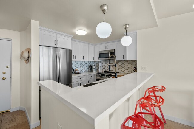 Building Photo - 700 E Ocean Blvd