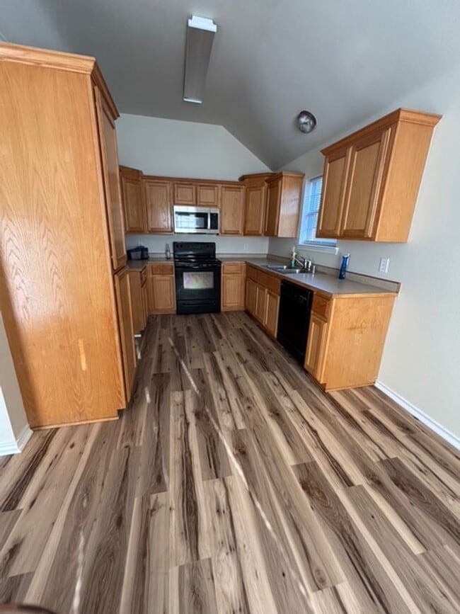 Building Photo - Charming 3 Bedroom, 2 Bath Home – Move-In Ready!