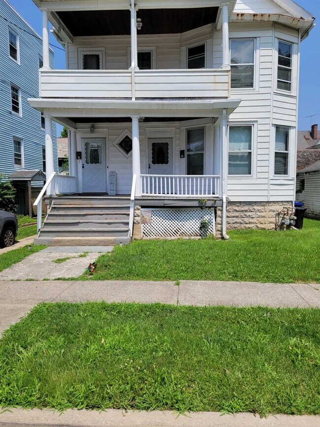 Building Photo - 2 State St