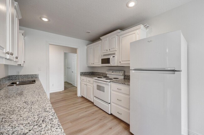 Building Photo - 301 W Briarbrook Ln