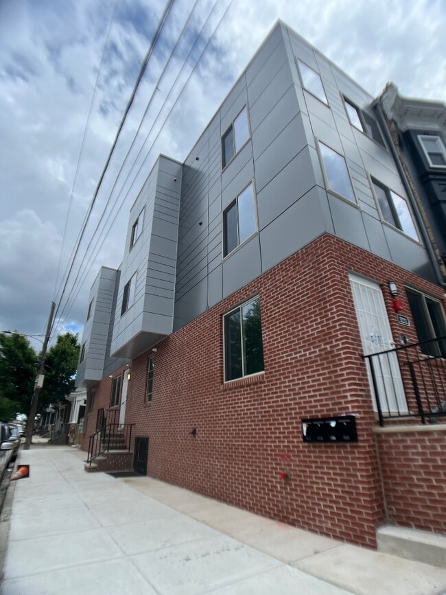 Building Photo - 3221 N 13th St