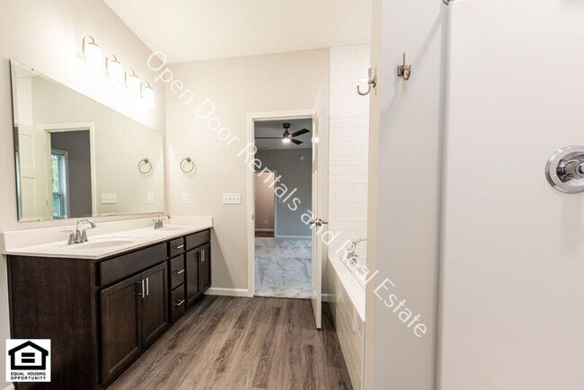 Building Photo - 307 Toledo St