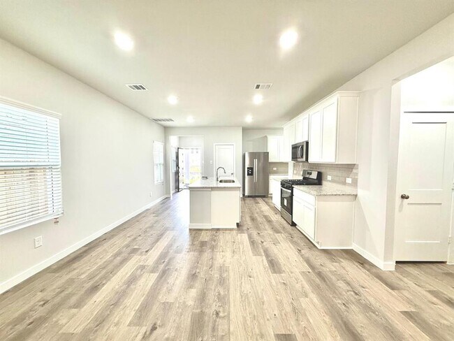 Building Photo - 7898 Alset Dr