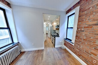 Building Photo - 127 E 7th St