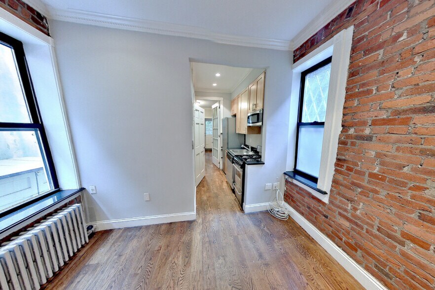 Primary Photo - 127 E 7th St