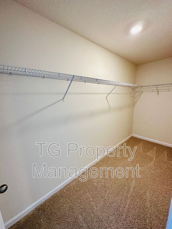 Building Photo - 70 Oarsman Xing Dr